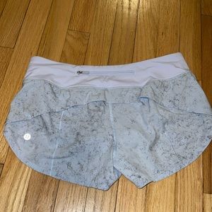Womens LuLuLemon Speed Up Short 4’’ Size 6. Low Rise Lined Shorts